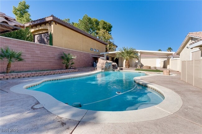 Building Photo - 2121 Rosanna St