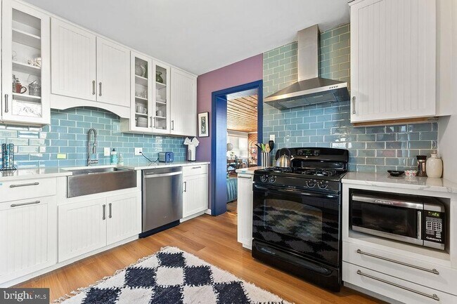 Building Photo - 601 Hanson Ave