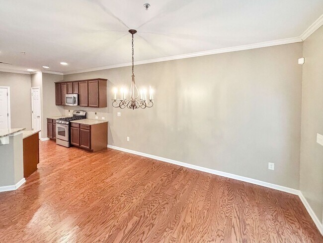 Building Photo - End Unit Townhome - 3BR, 2.5BA with Garage