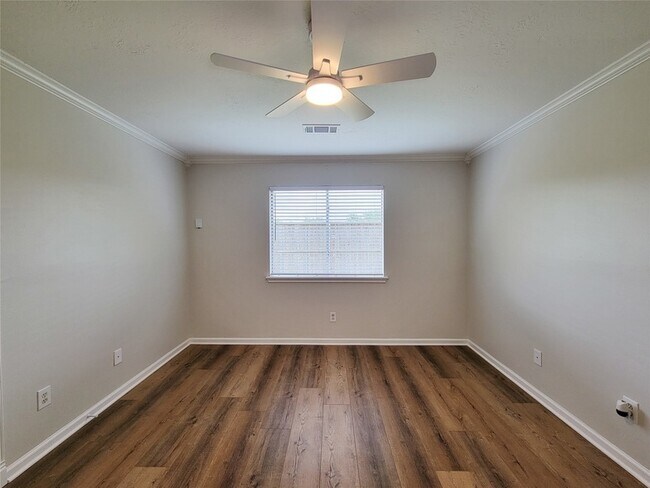 Building Photo - 3658 Villa Glen Dr