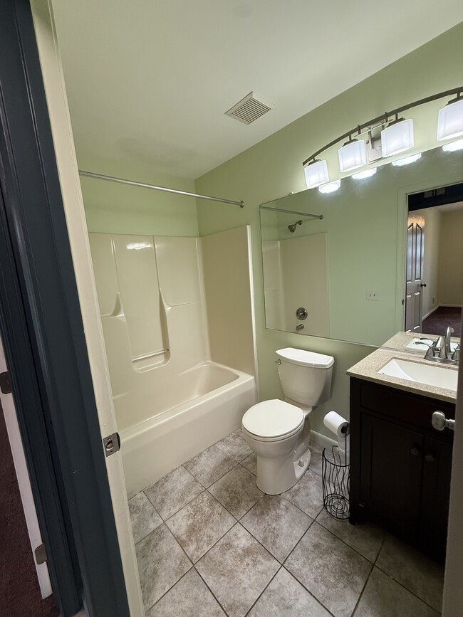 Building Photo - 1301 Waters Edge Dr