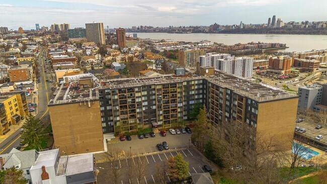 Building Photo - 9060 Palisade Ave