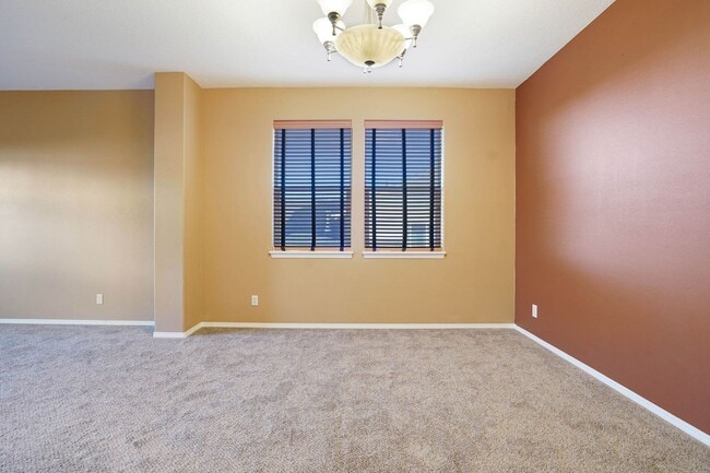 Building Photo - 4Bd/2.5Ba Two Story House - Available Soon!