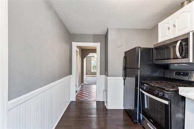 Building Photo - 92 Centre St