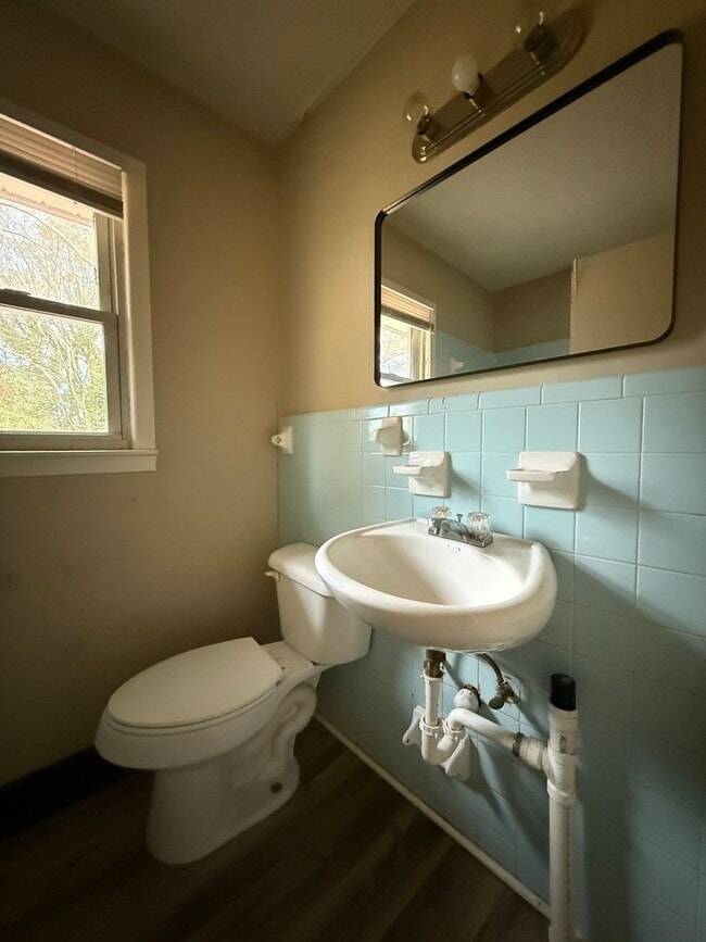 Building Photo - 3 Bedroom/1 Bath home for rent