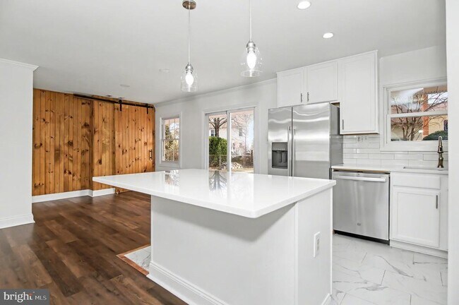 Building Photo - 312 E Gordon St