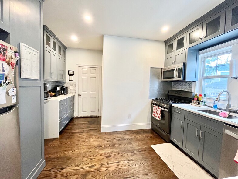 Building Photo - 220 Faneuil St