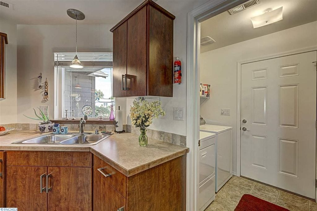 Laundry room leading to a 2-car garage - 531 Smoketree pl
