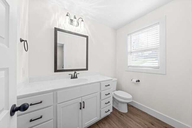 Building Photo - Pet Friendly Three Bedroom!