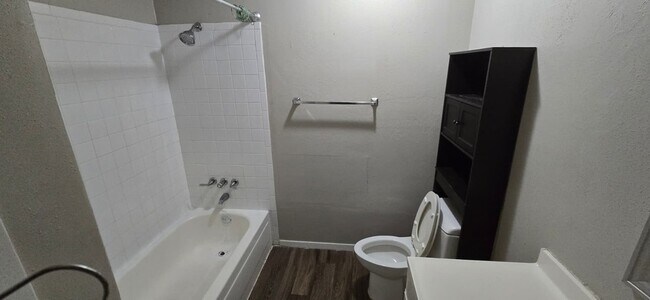 Building Photo - 1419 Twining Oaks Ln