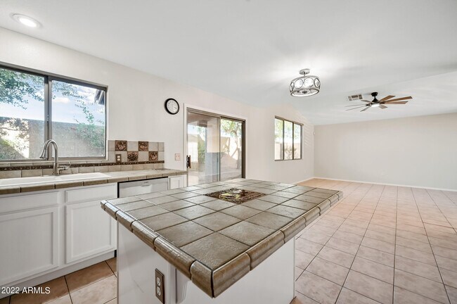 Building Photo - 4036 E Melinda Ln