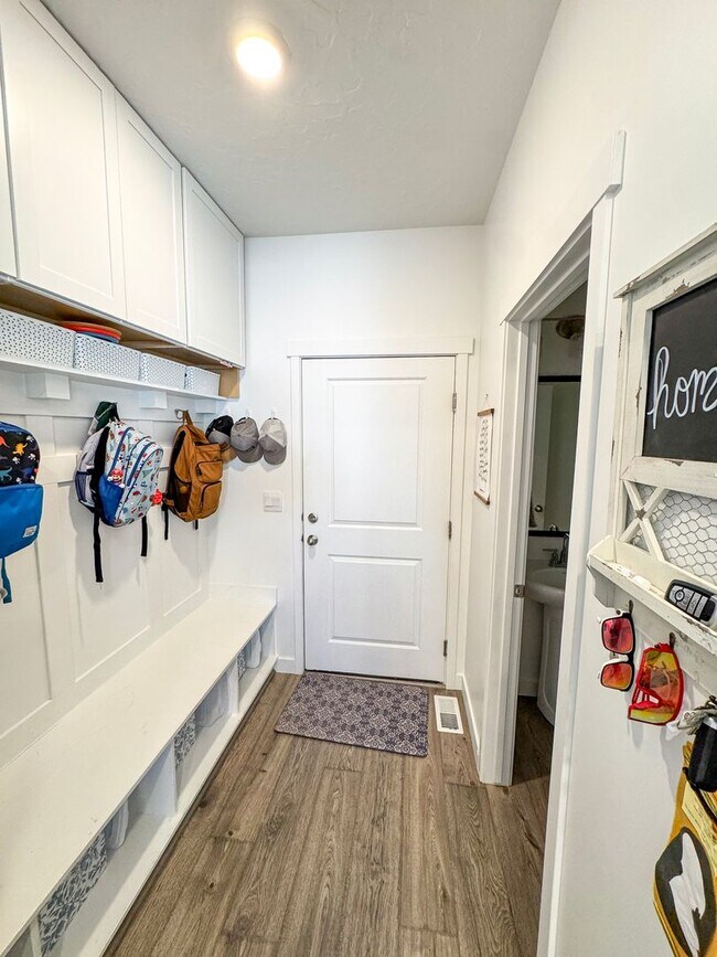 Building Photo - Modern 4 Bed / 3 Bath Home in Syracuse | Bonus Room + Fenced Yard + 86” TV Included