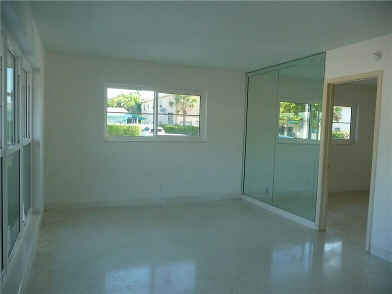 LIVING/DINING AREA - 1260 SE 3rd Ct