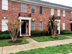 Building Photo - 3 BR, 2.5BA Westerwood townhome convenient...