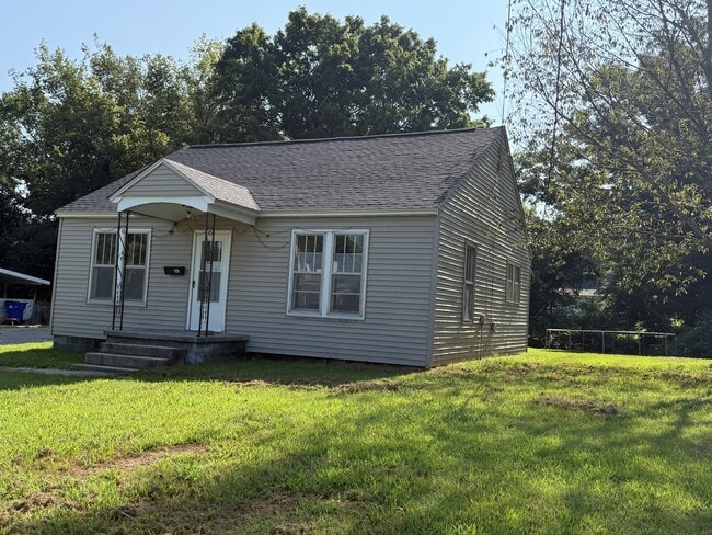 Building Photo - 347 S Cedar St