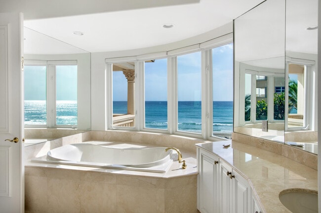 Building Photo - 2635 S Ocean Blvd