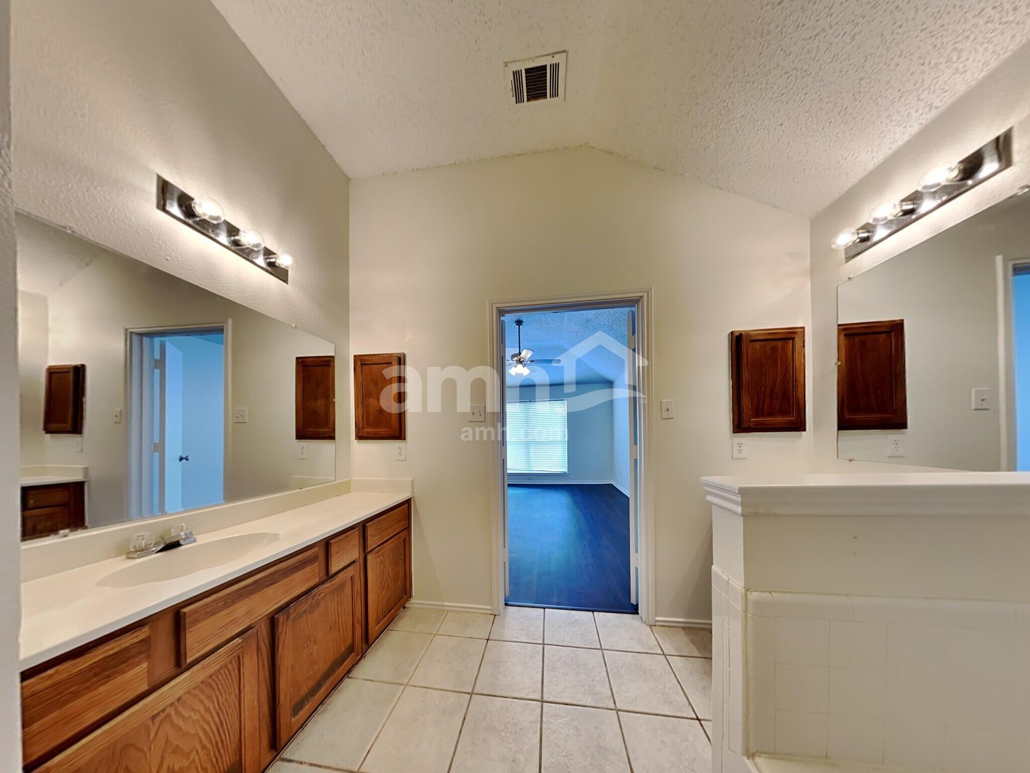 Building Photo - 1364 Honeysuckle Ln