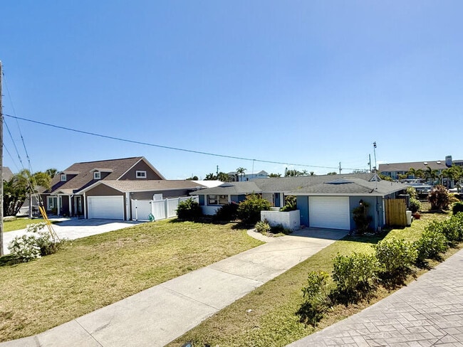 Building Photo - 8026 Brighton Dr