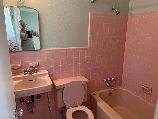 Building Photo - Near Downtown Mount Dora - adorable 2.2