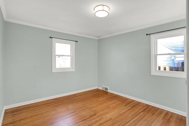 Building Photo - 1240 N Irvington Ave