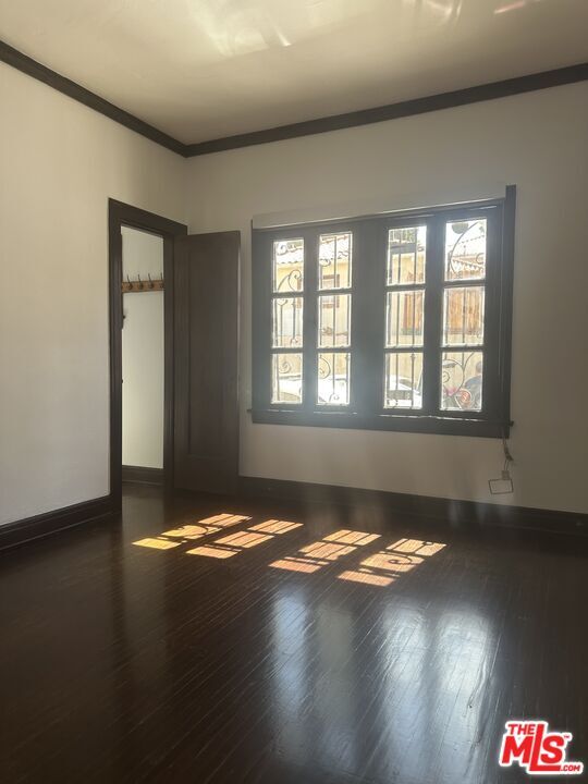 Building Photo - 156 N Kenmore Ave