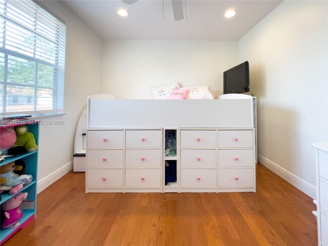 Building Photo - 931 Opal Terrace