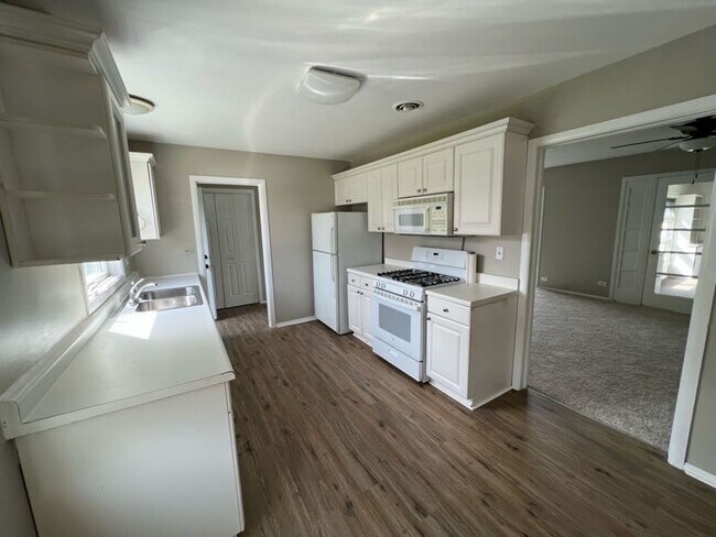 Building Photo - 3 Bedroom Home in Wheaton