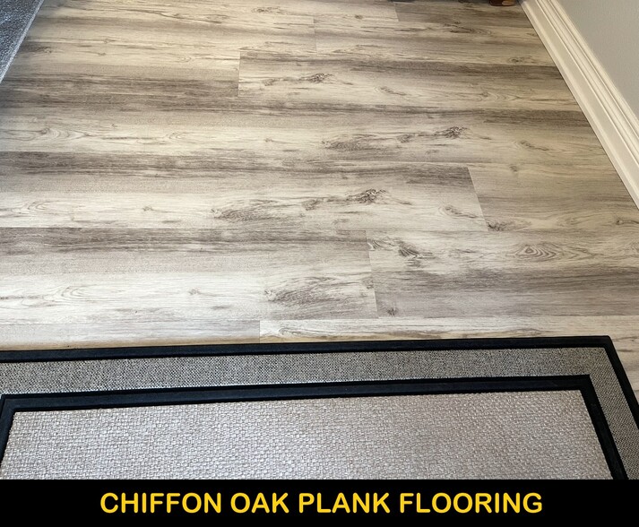 Chiffon Oak Plank Flooring - 23604 Vía Fuente