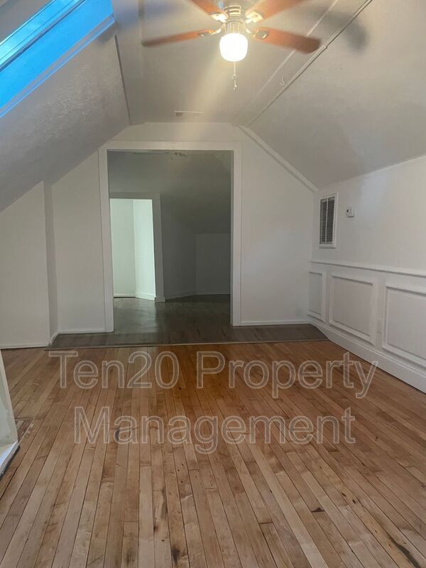 Building Photo - 811 3rd Ave
