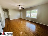 Building Photo - 3 Bedroom, 1 bathroom, 1 stall attached ga...