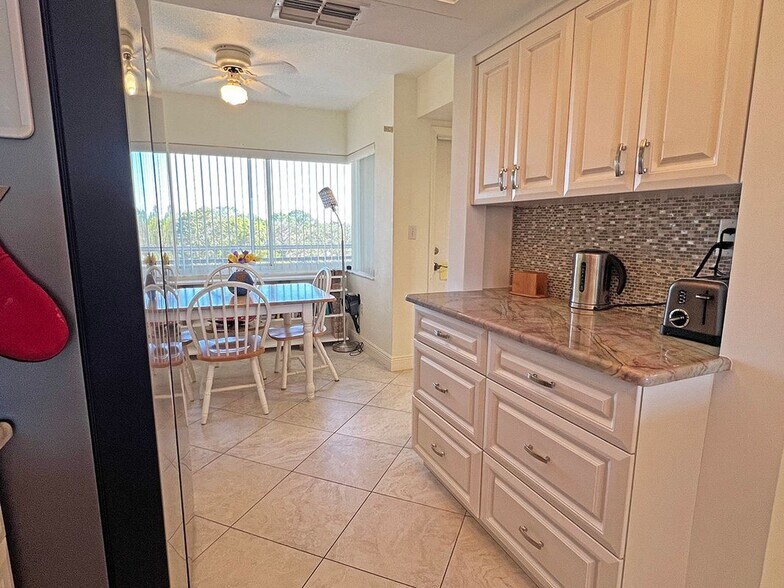 Building Photo - 15191 Cedarwood Ln