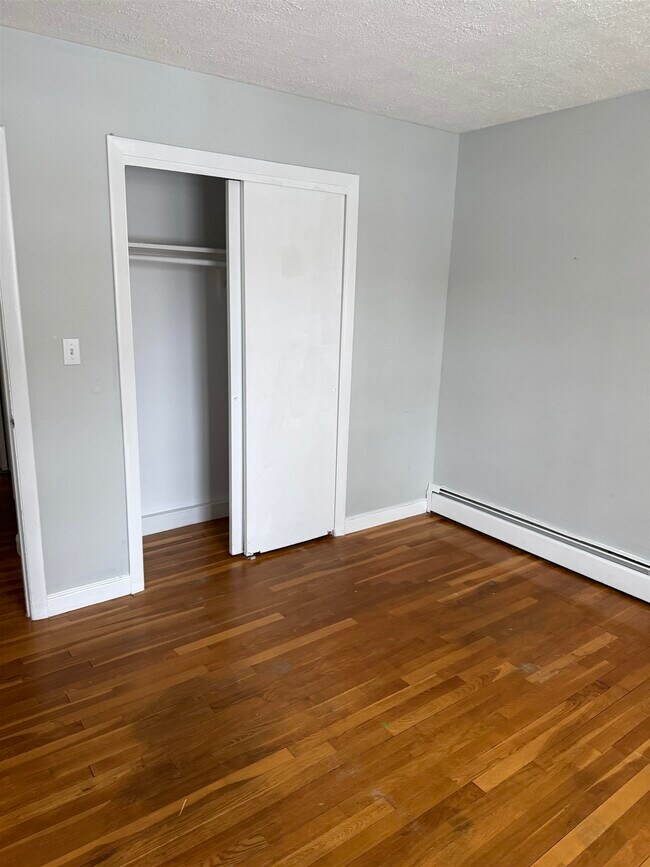 Building Photo - 4 Brook Rd