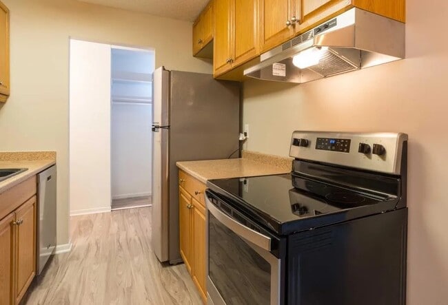 Building Photo - 4536 Cedar Lk Rd S