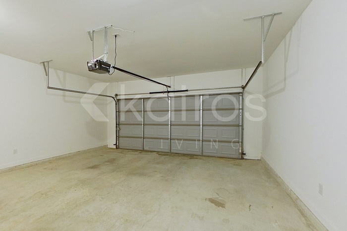 Building Photo - 204 White Oak Cir