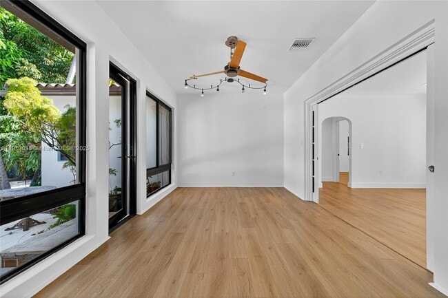 Building Photo - 465 NE 52nd St