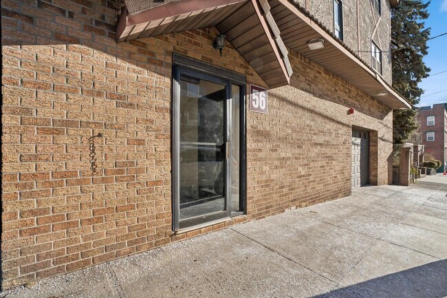 Building Photo - 56 68th St