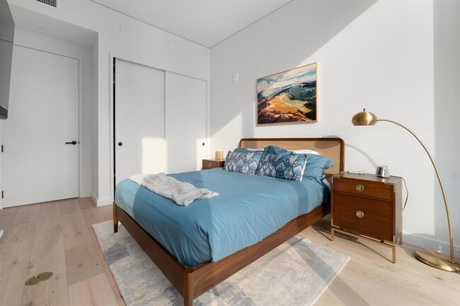 Building Photo - 610 Davis St