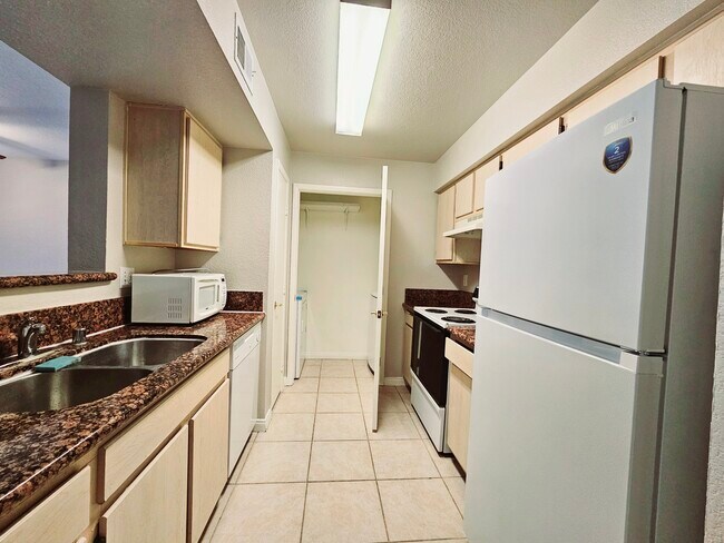 Building Photo - 8101 W Flamingo Rd