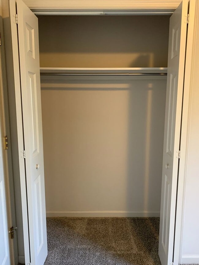 Building Photo - Make This Beautiful 3-Bedroom Townhouse Yo...