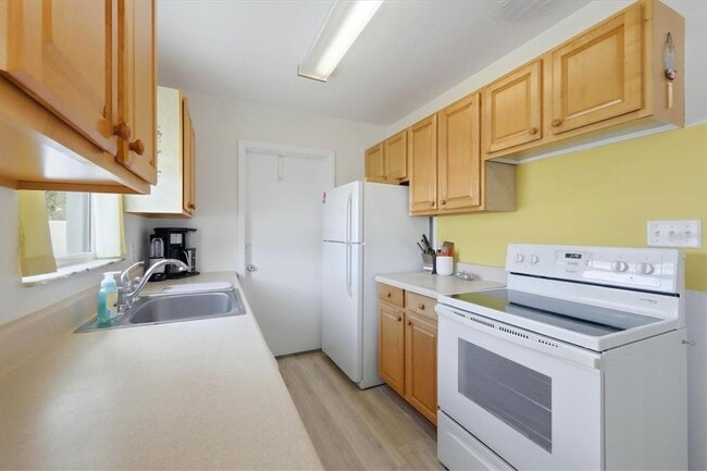 Building Photo - 723 S Brink Ave