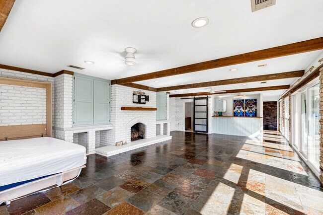 Building Photo - 4204 Pine Park Dr