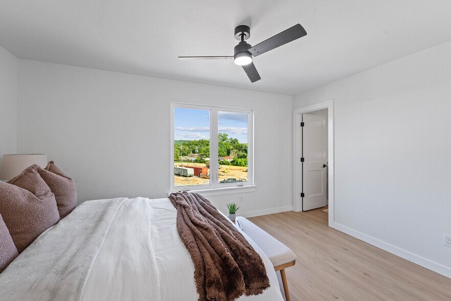 Building Photo - 1452 Hendon St