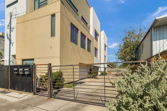 Building Photo - 5012 Cornish St