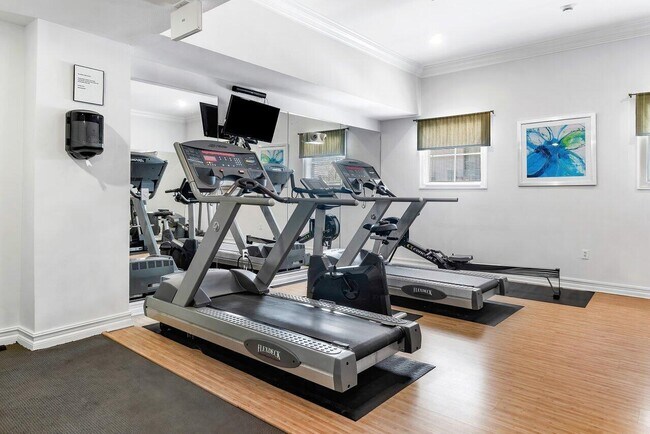 Building Photo - 250 NE 3rd Ave