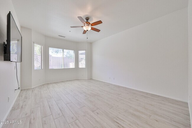 Building Photo - 30870 N 125th Dr