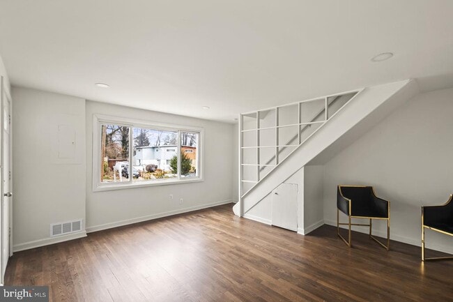 Building Photo - 10725 Maple St