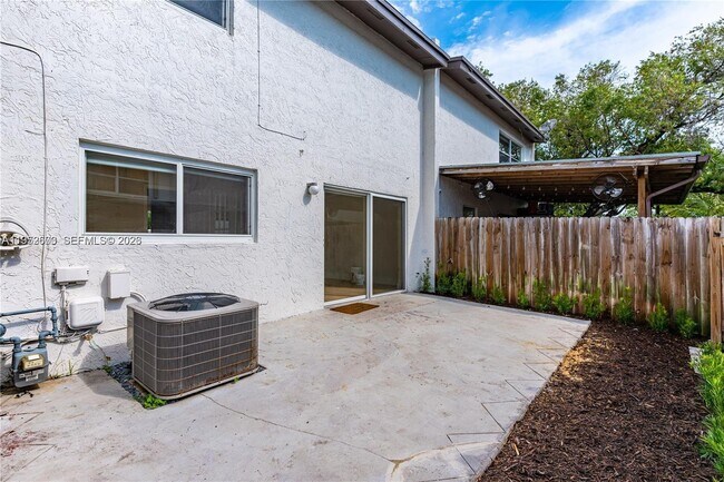 Building Photo - 6949 SW 110th Ct