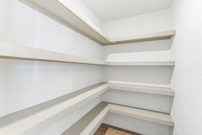 Building Photo - 8014 Meadowcroft Dr