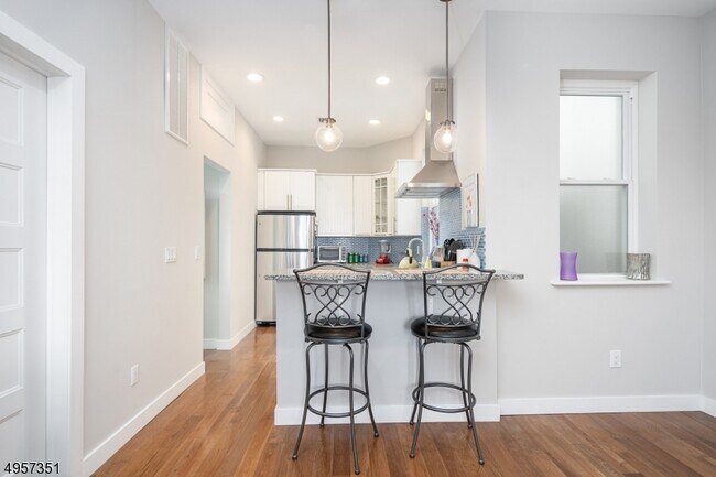 Building Photo - 82 Hackensack St