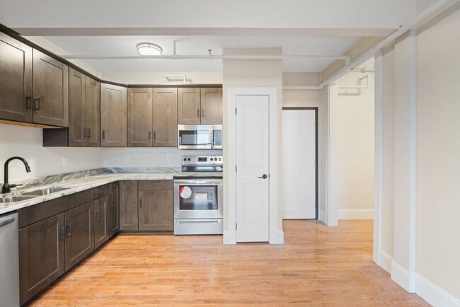 Building Photo - 702 20th St